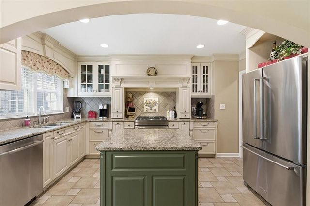 1200 W 70th Terrace, Kansas City, MO 64113