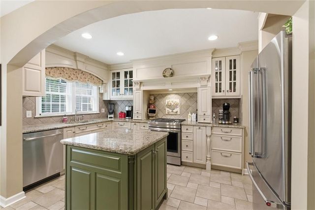 1200 W 70th Terrace, Kansas City, MO 64113