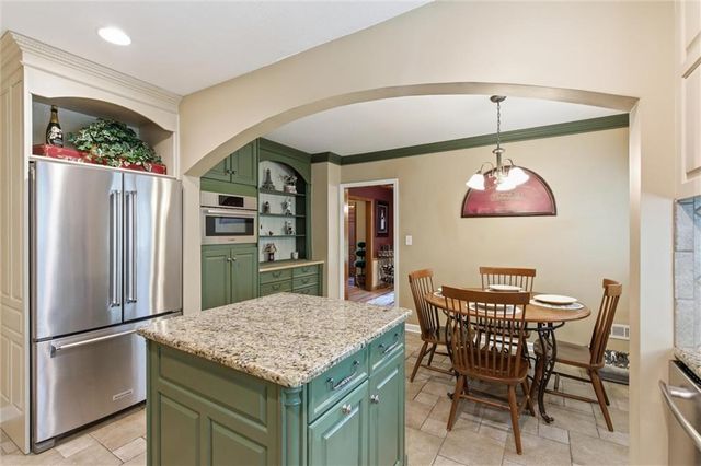 1200 W 70th Terrace, Kansas City, MO 64113