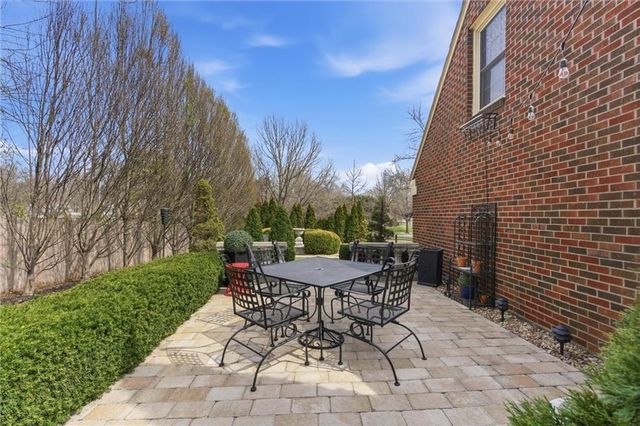 1200 W 70th Terrace, Kansas City, MO 64113