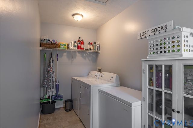 8378 Mary Mundie Ln, Mechanicsville, VA 23111