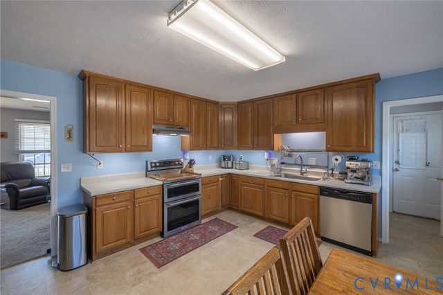8378 Mary Mundie Ln, Mechanicsville, VA 23111