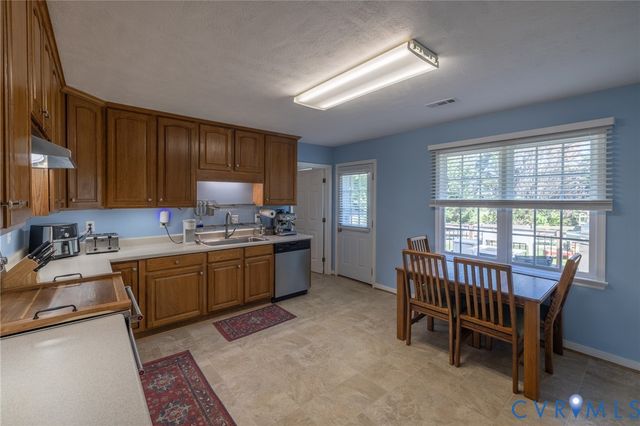 8378 Mary Mundie Ln, Mechanicsville, VA 23111