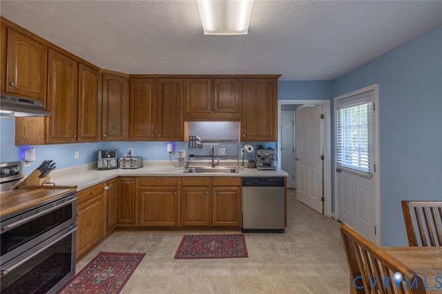 8378 Mary Mundie Ln, Mechanicsville, VA 23111