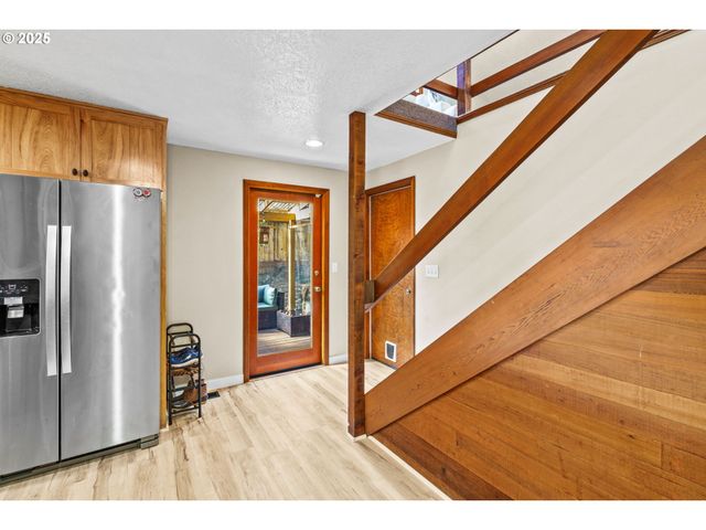 940 S T Ct, Cottage Grove, OR 97424