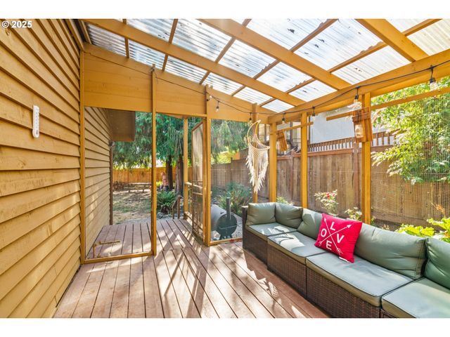 940 S T Ct, Cottage Grove, OR 97424