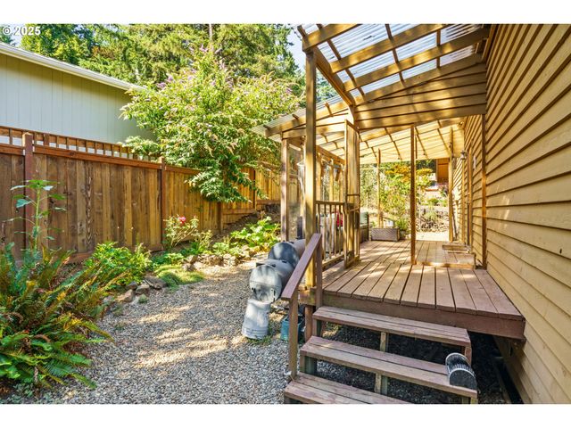 940 S T Ct, Cottage Grove, OR 97424