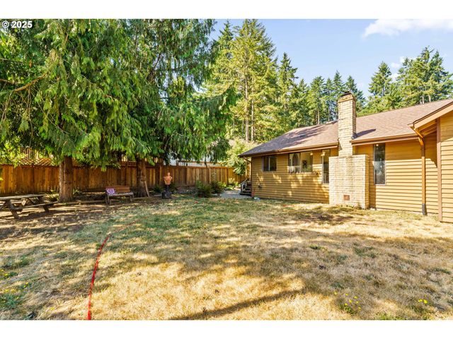 940 S T Ct, Cottage Grove, OR 97424