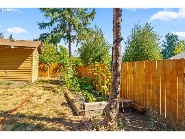 940 S T Ct, Cottage Grove, OR 97424