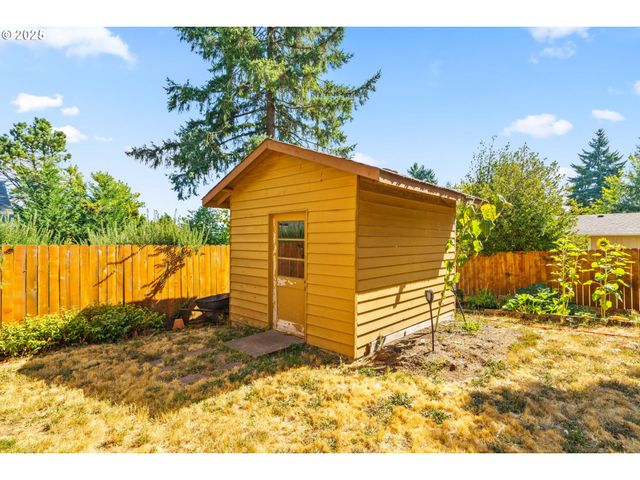 940 S T Ct, Cottage Grove, OR 97424