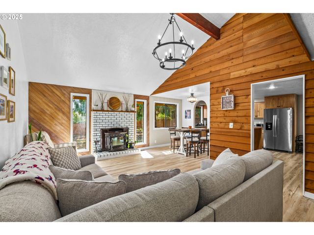 940 S T Ct, Cottage Grove, OR 97424