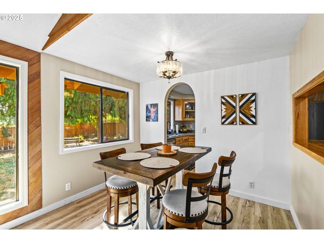 940 S T Ct, Cottage Grove, OR 97424