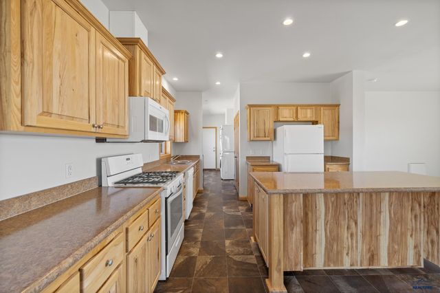 27745 FOREST RD, Hot Springs, SD 57747