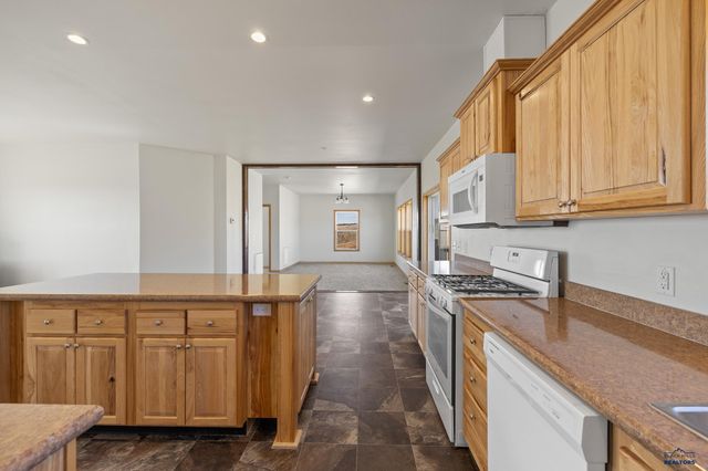 27745 FOREST RD, Hot Springs, SD 57747