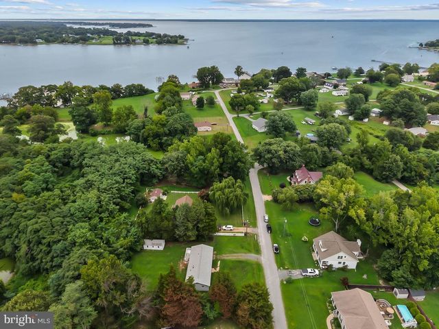 127 FAIRFAX DR, Colonial Beach, VA 22443
