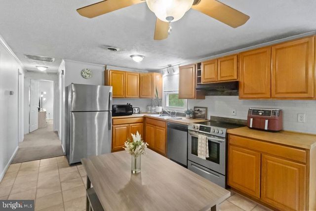 127 FAIRFAX DR, Colonial Beach, VA 22443