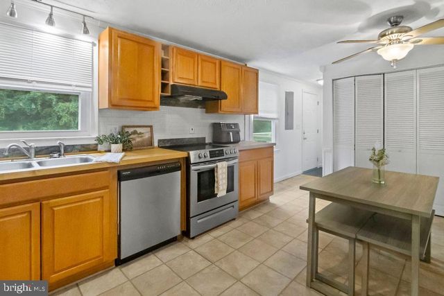 127 FAIRFAX DR, Colonial Beach, VA 22443