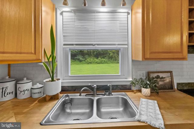 127 FAIRFAX DR, Colonial Beach, VA 22443