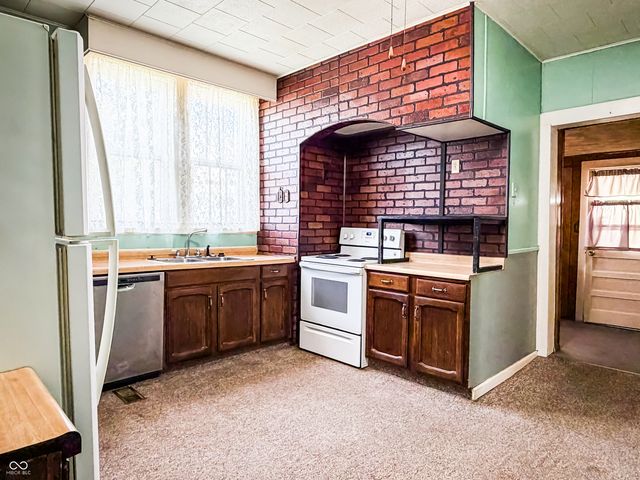 106 College Avenue, Paoli, IN 47454