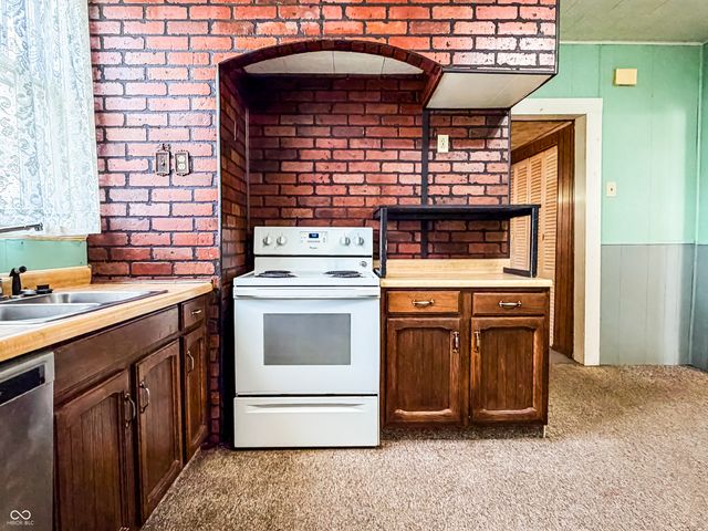 106 College Avenue, Paoli, IN 47454
