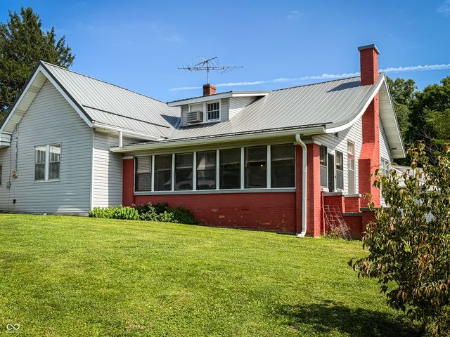 106 College Avenue, Paoli, IN 47454