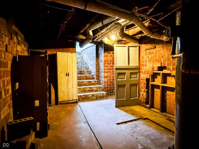 106 College Avenue, Paoli, IN 47454
