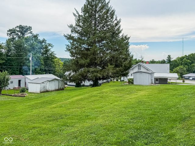 106 College Avenue, Paoli, IN 47454