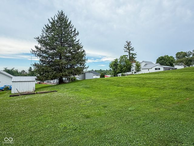 106 College Avenue, Paoli, IN 47454
