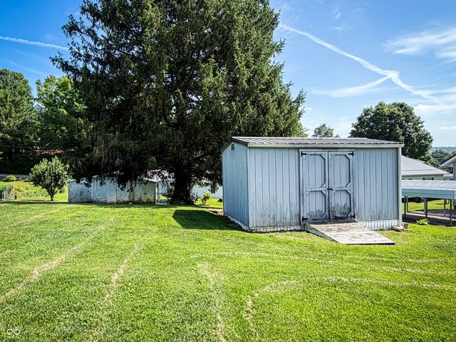 106 College Avenue, Paoli, IN 47454