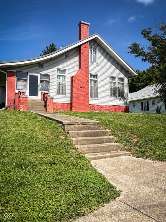 106 College Avenue, Paoli, IN 47454