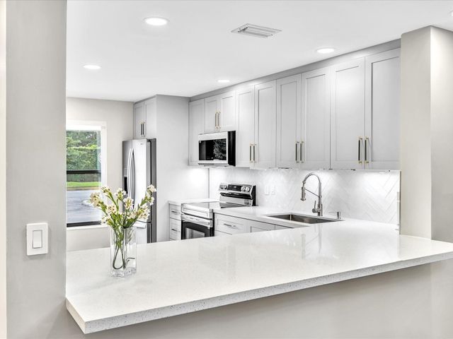 1381 NW 99th Avenue 172, Pembroke Pines, FL 33024