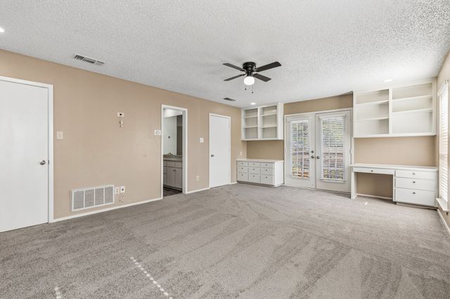 615 Country Green Lane, Arlington, TX 76011