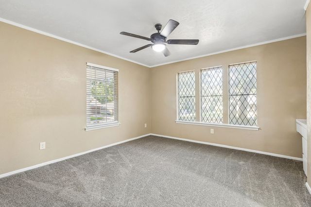 615 Country Green Lane, Arlington, TX 76011