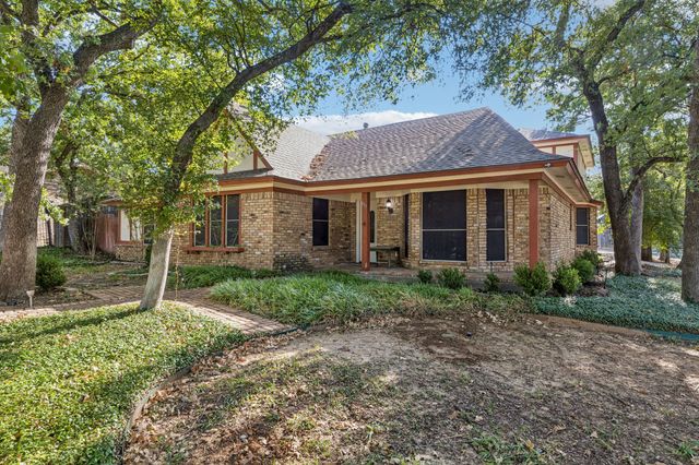 615 Country Green Lane, Arlington, TX 76011