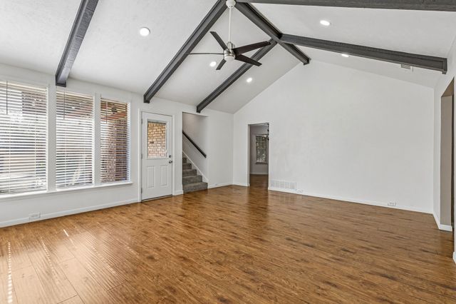 615 Country Green Lane, Arlington, TX 76011
