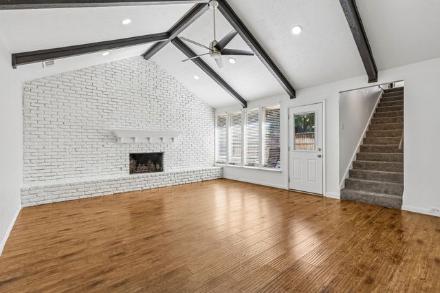 615 Country Green Lane, Arlington, TX 76011