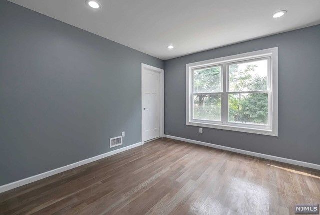 27 Niagara Street, Dumont, NJ 07628