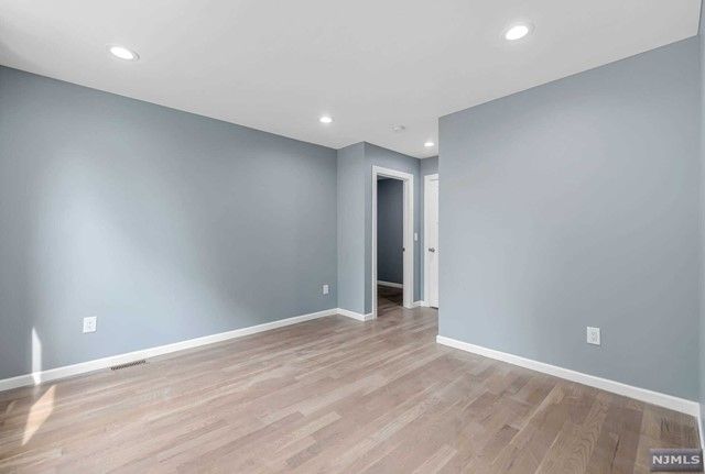 27 Niagara Street, Dumont, NJ 07628