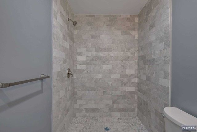 27 Niagara Street, Dumont, NJ 07628