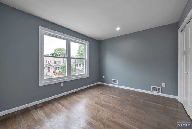 27 Niagara Street, Dumont, NJ 07628