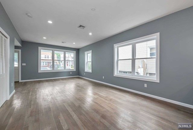 27 Niagara Street, Dumont, NJ 07628
