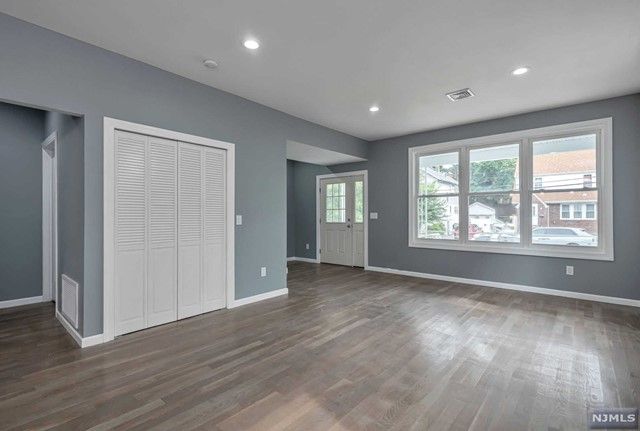 27 Niagara Street, Dumont, NJ 07628