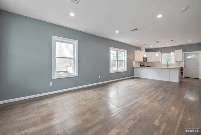 27 Niagara Street, Dumont, NJ 07628