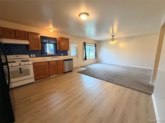 1465 E Judd Road, Burton, MI 48529