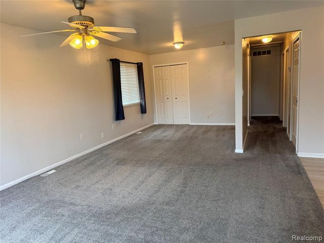 1465 E Judd Road, Burton, MI 48529
