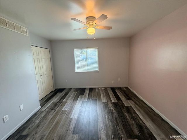 1465 E Judd Road, Burton, MI 48529