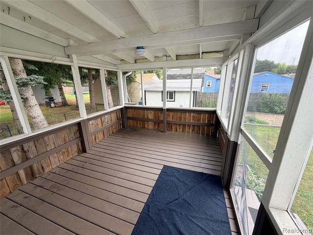 1465 E Judd Road, Burton, MI 48529