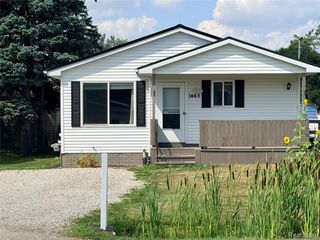 1465 E Judd Road, Burton, MI 48529