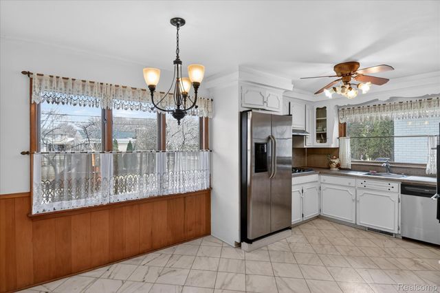 23367 Robert John Street, St. Clair Shores, MI 48080