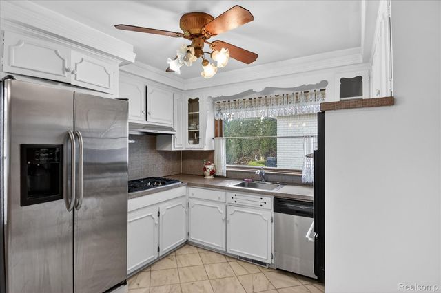 23367 Robert John Street, St. Clair Shores, MI 48080